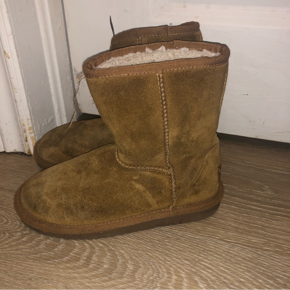 Koolaburra by Ugg youth boots size 13